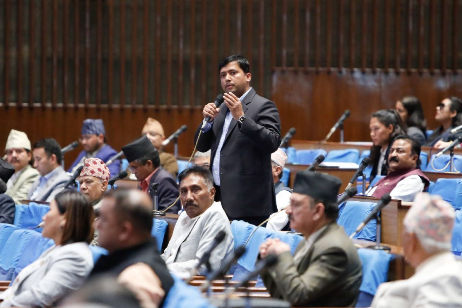 राजावादी हुँ भन्दैमा संसदलाई चेतावनी दिने छुट कसैलाई छैन्: बर्तौला